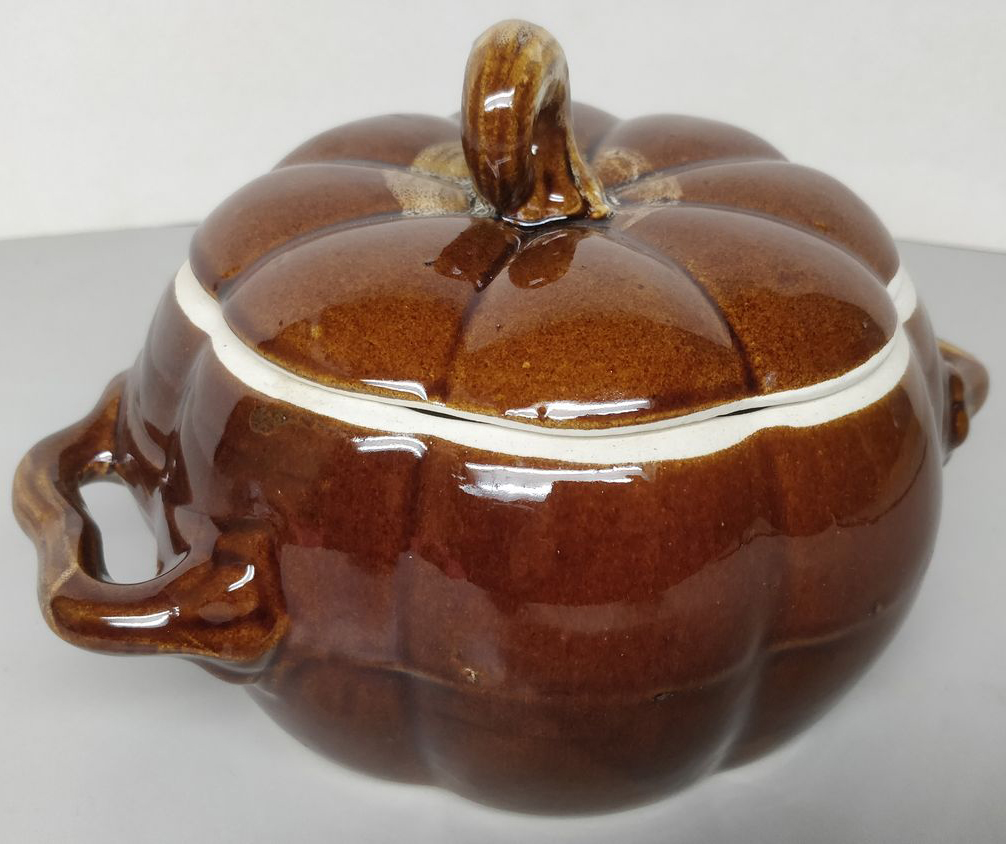 Ceramic pot in the shape of a pumpkin