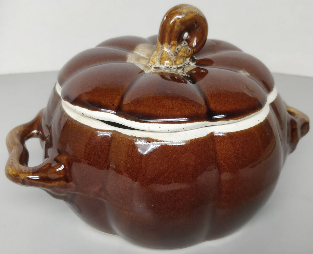 Ceramic pot in the shape of a pumpkin