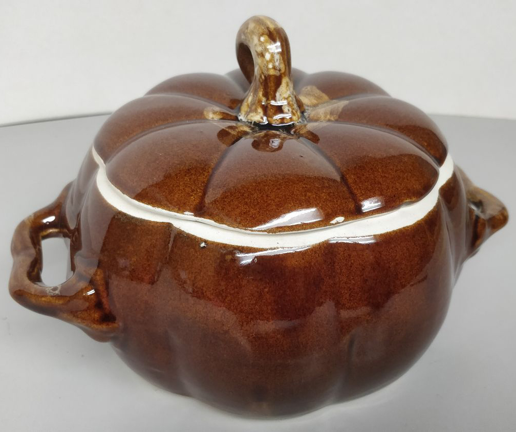 Ceramic pot in the shape of a pumpkin