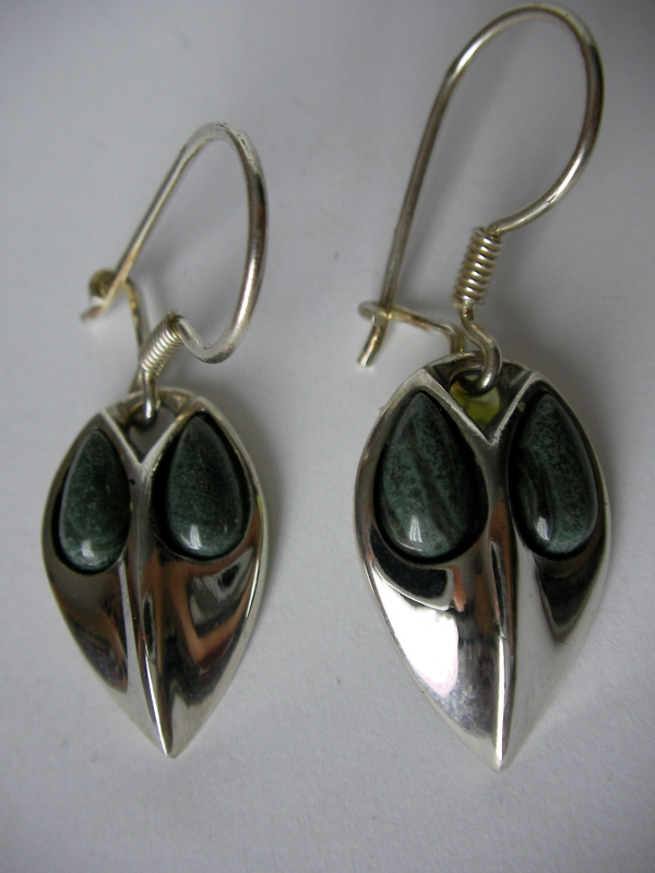 pendants, double drop with a sharp peak