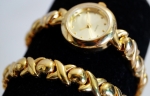 Clock with bracelet
