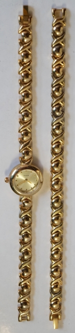 Clock with bracelet
