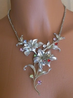 Necklace and earrings - flowers