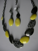Set necklace with earrings