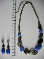 Set necklace with earrings
