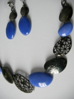 Set necklace with earrings