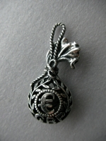Pendant bag with money