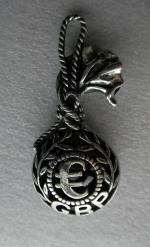 Pendant bag with money