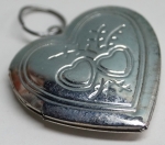 Medallion pendant opening heart