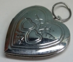 Medallion pendant opening heart