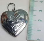 Medallion pendant opening heart