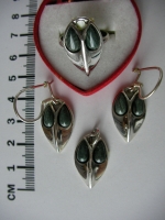 pendants, double drop with a sharp peak