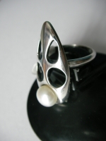 Silver pearl ring