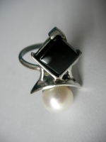 Ring silver onyx pearl