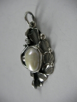 Silver pendant pearl