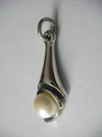 Pendant silver pearl